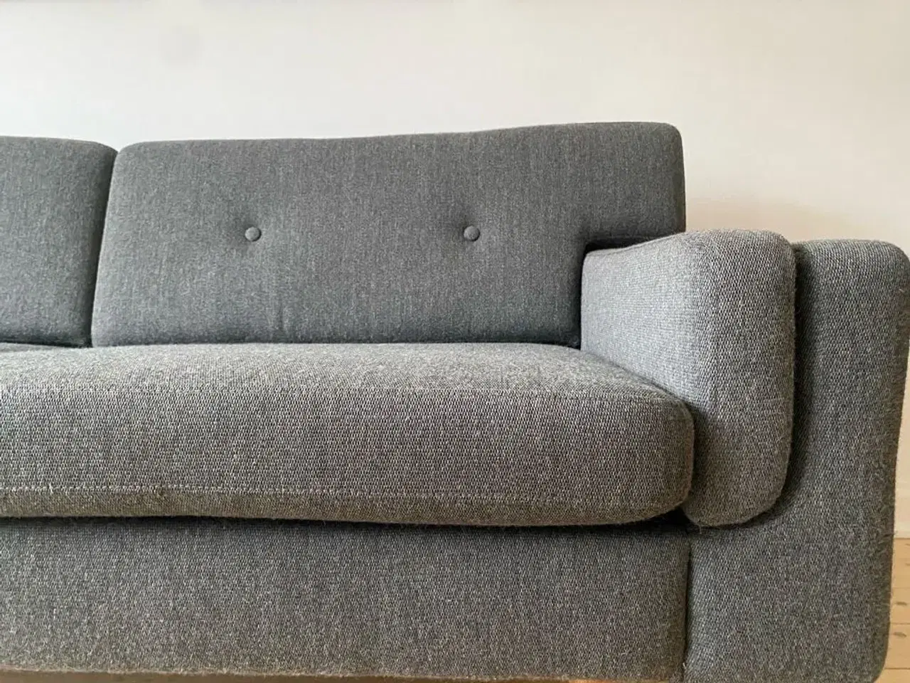 Billede 3 - Velholdt, klassisk sofa sælges