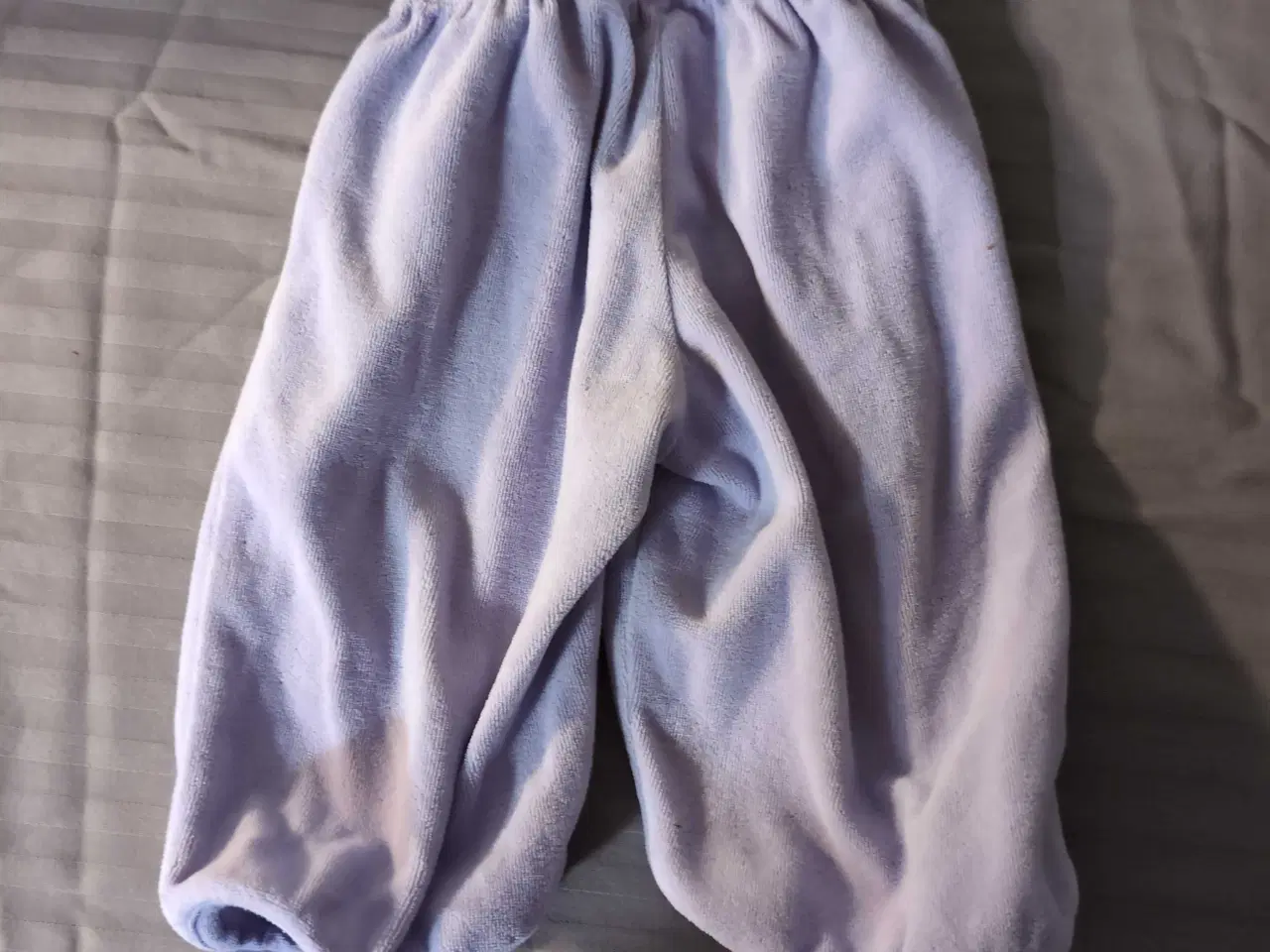 Billede 2 - Soft Style Kids lilla bukser, størrelse 68