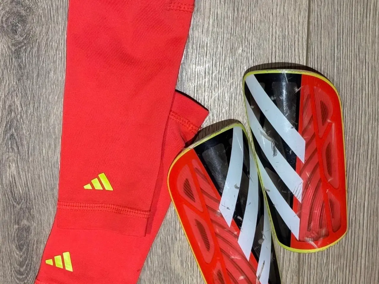 Billede 1 - Adidas benskinner