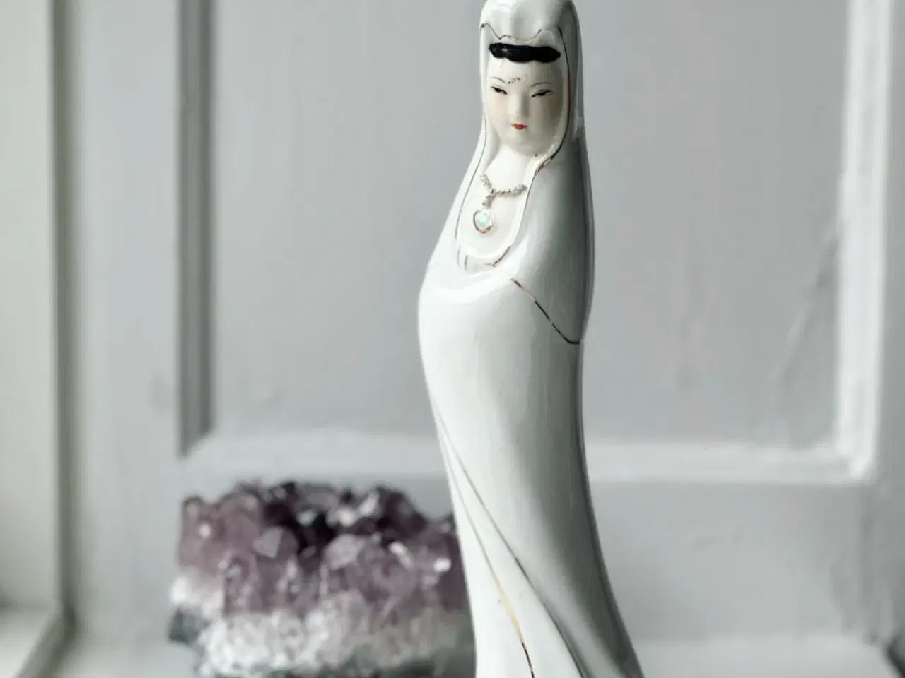 Billede 1 - Hvidklædt kvinde, porcelænsfigur