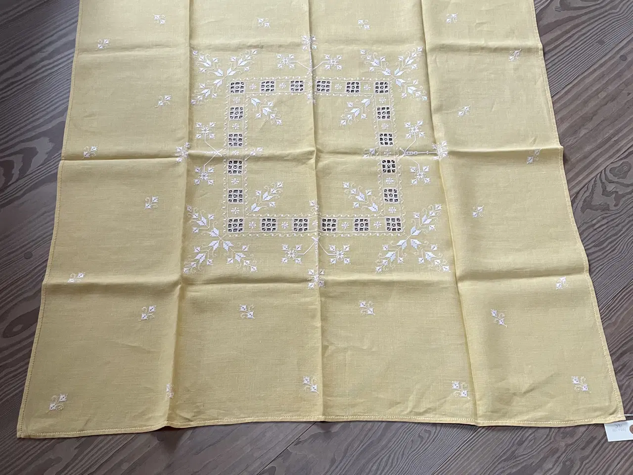 Billede 4 - Dug håndbroderet hardangersyning på hør.