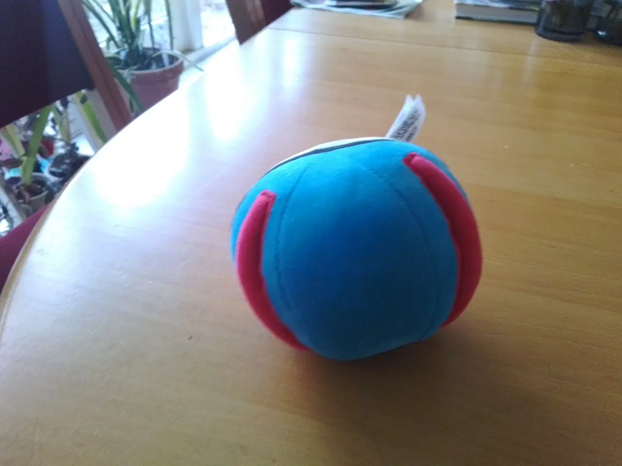 Billede 11 - 4 figurer, kugle og yoyo og 7 bamser