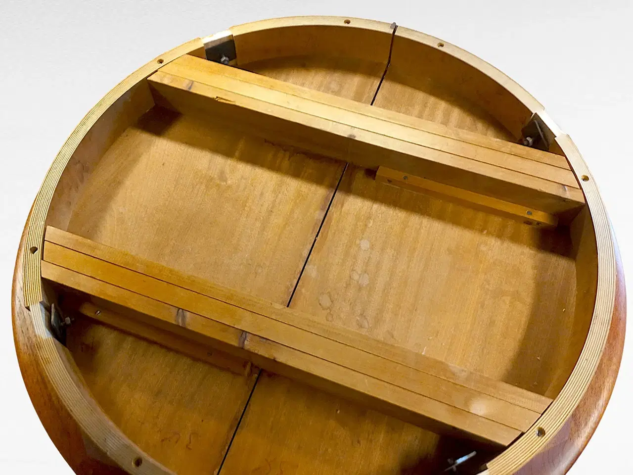 Billede 12 - Rundt teak spisebord fra 1950’erne – m. udtræk