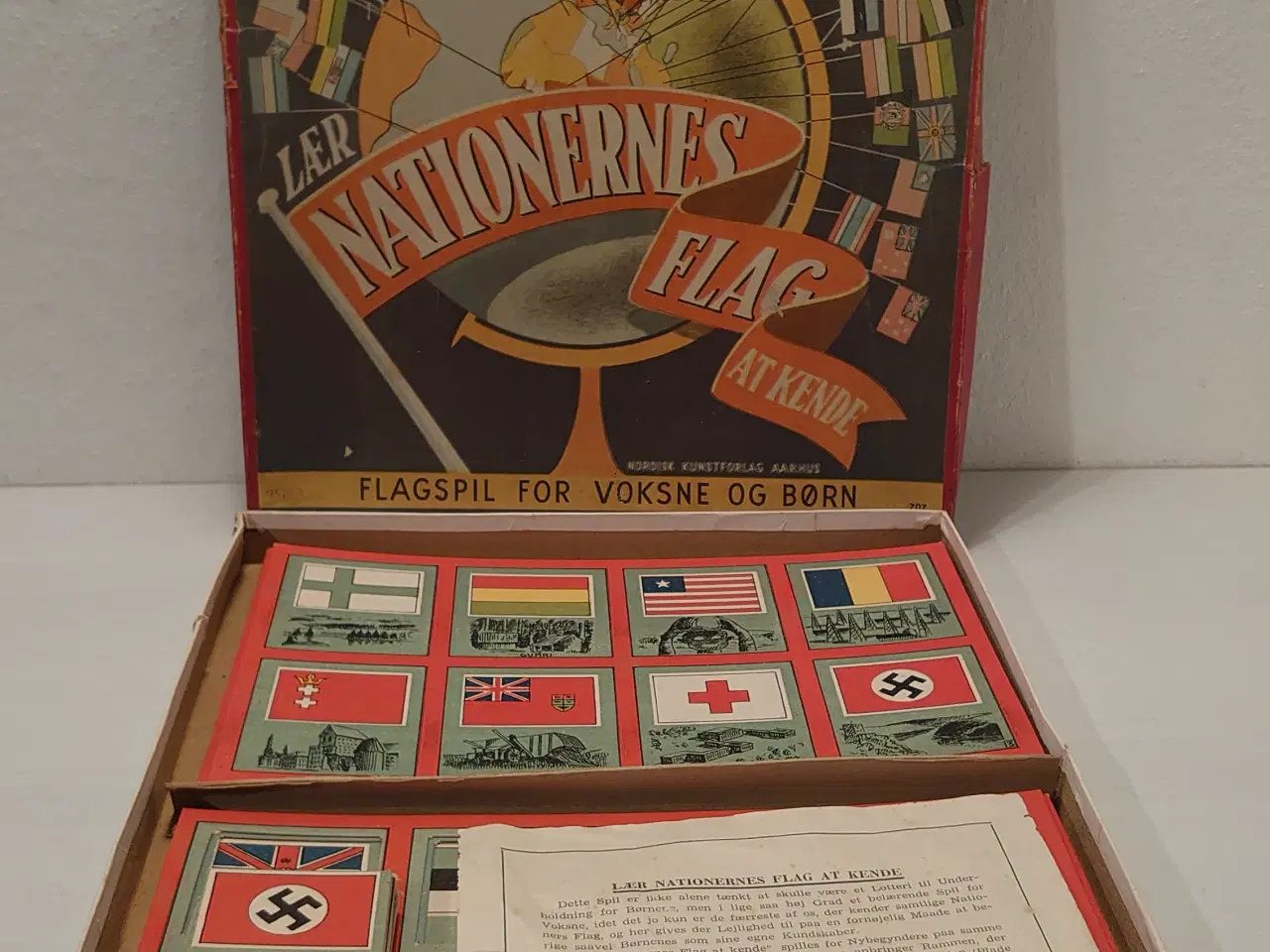 Billede 1 - Lær Nationernes Flag at kende. Sjældent. Ca 1942.