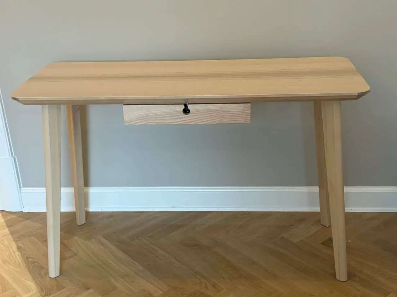 Billede 1 - Skrivebord næsten nyt