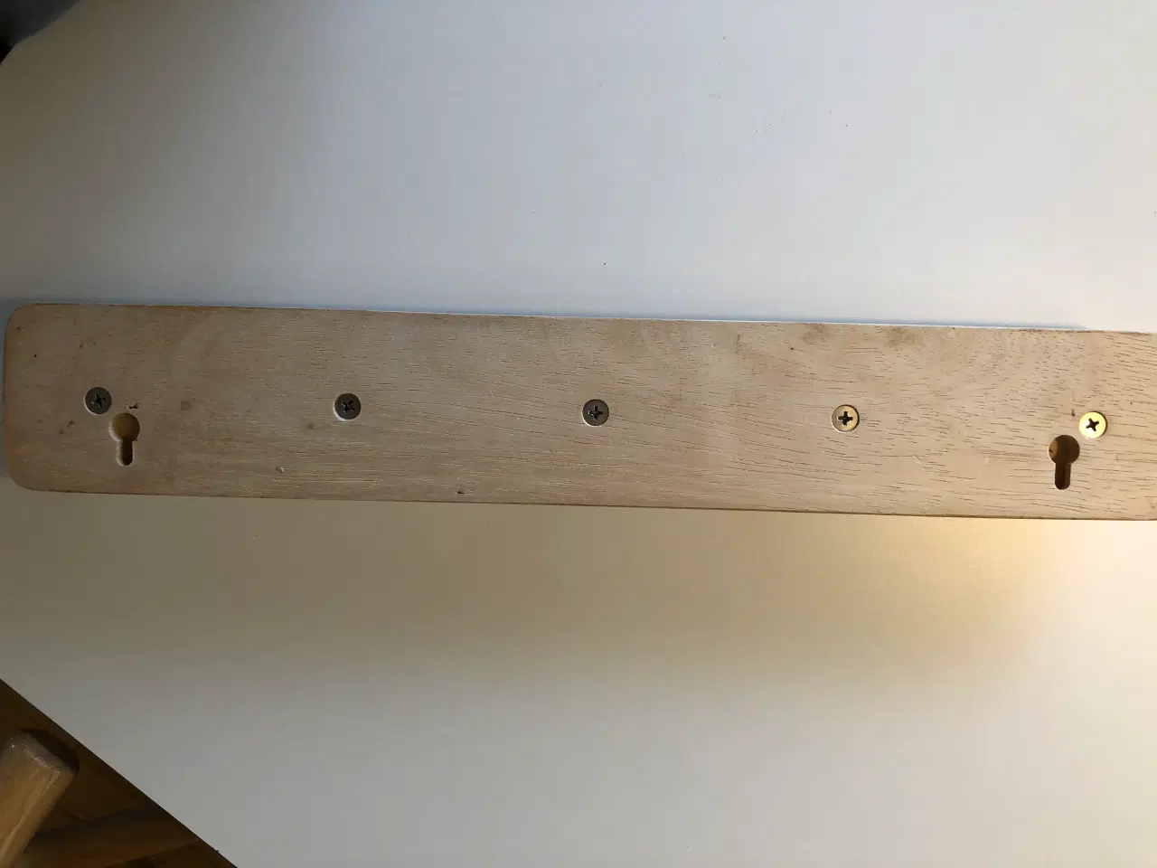 Billede 9 - Knagerække i lyst træ