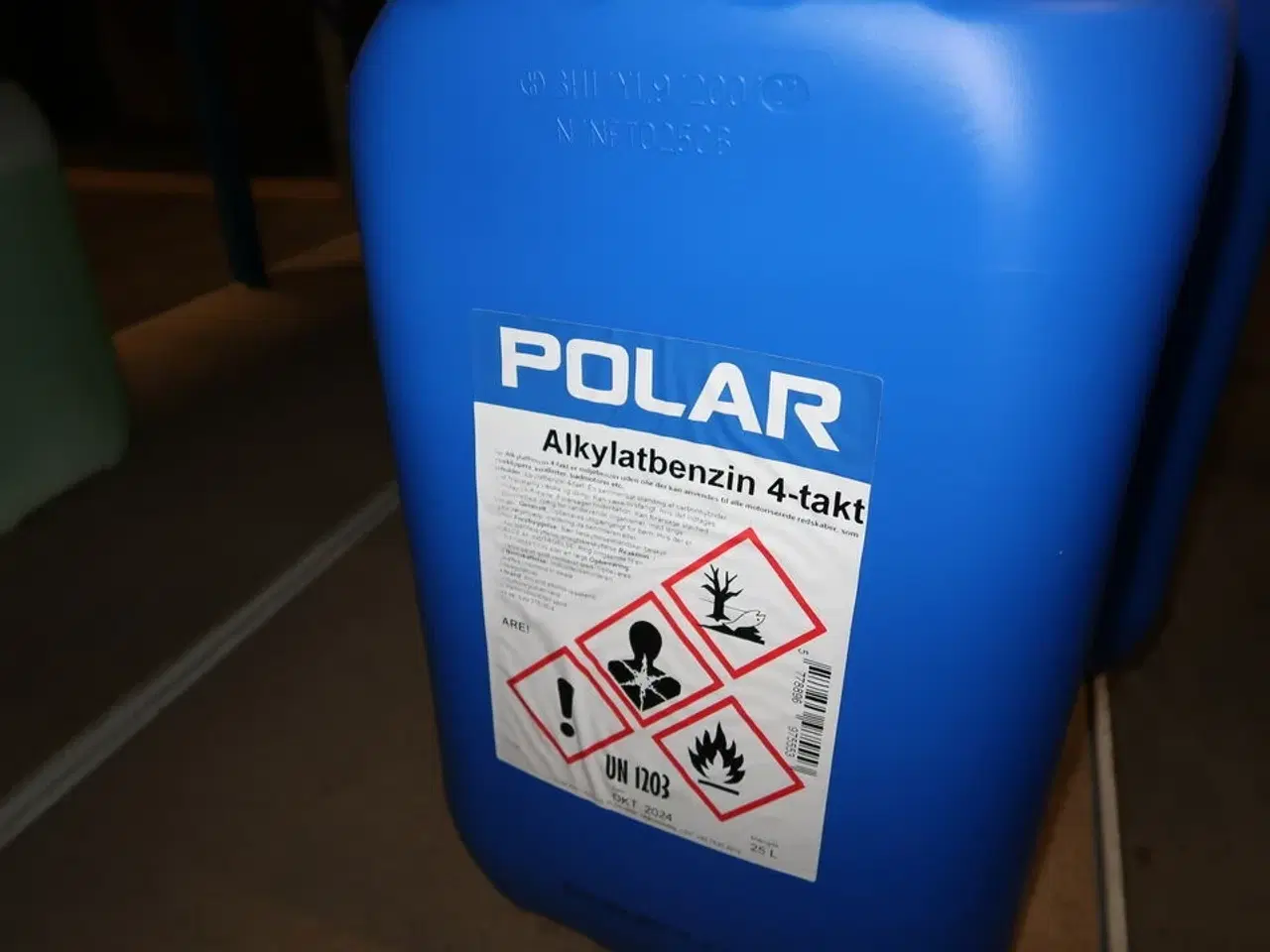 Billede 8 - Diverse rengøringsmiddel, benzin m.v.