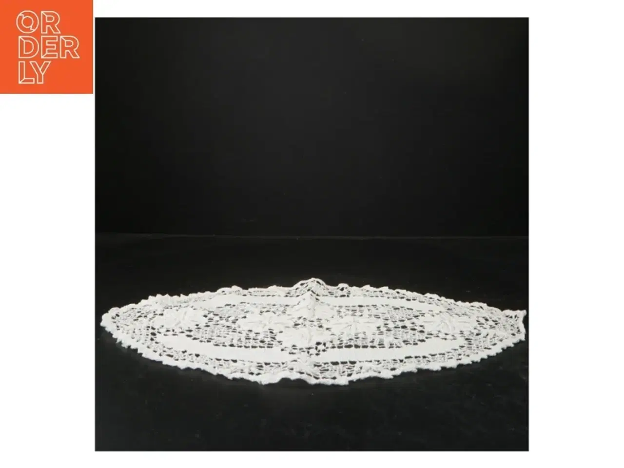 Billede 2 - Oval blondebordløber (str. 44x28 cm)