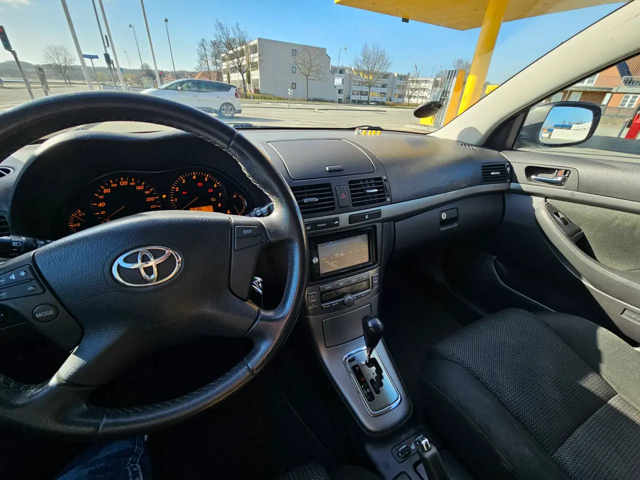 Billede 6 - Pålidelig og rummelig Toyota Avensis stationcar