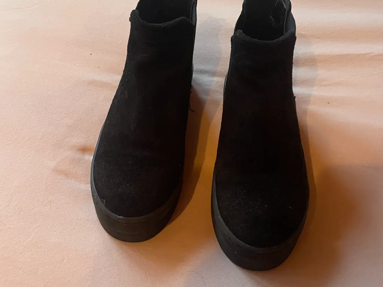 Billede 2 - Flotte sorte støvler