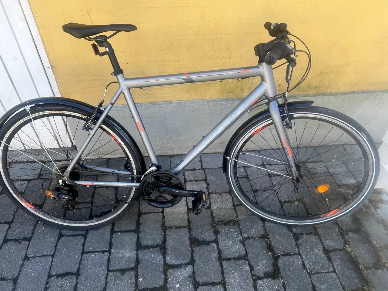 Billede 1 - 28” herre cykel  står som ny 