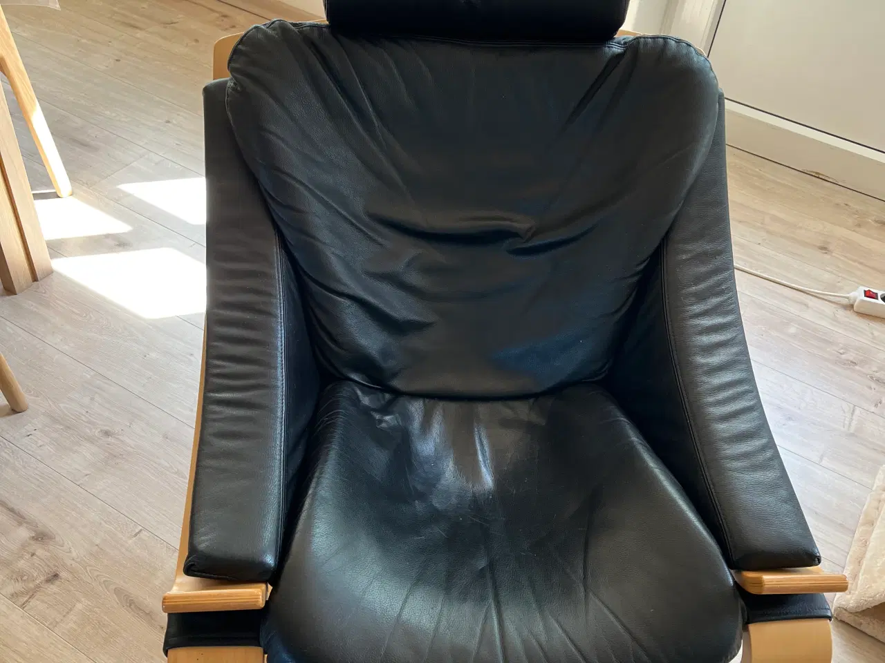 Billede 1 - Lænestol i læder, med skammel