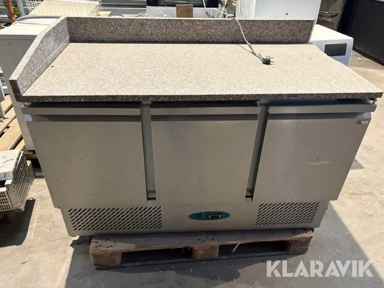 Billede 9 - Køleskab og “salatbar"