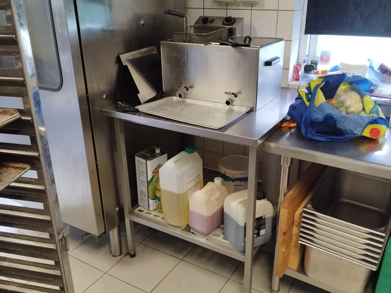 Billede 1 - Stålbord med justerbar ben og hylde