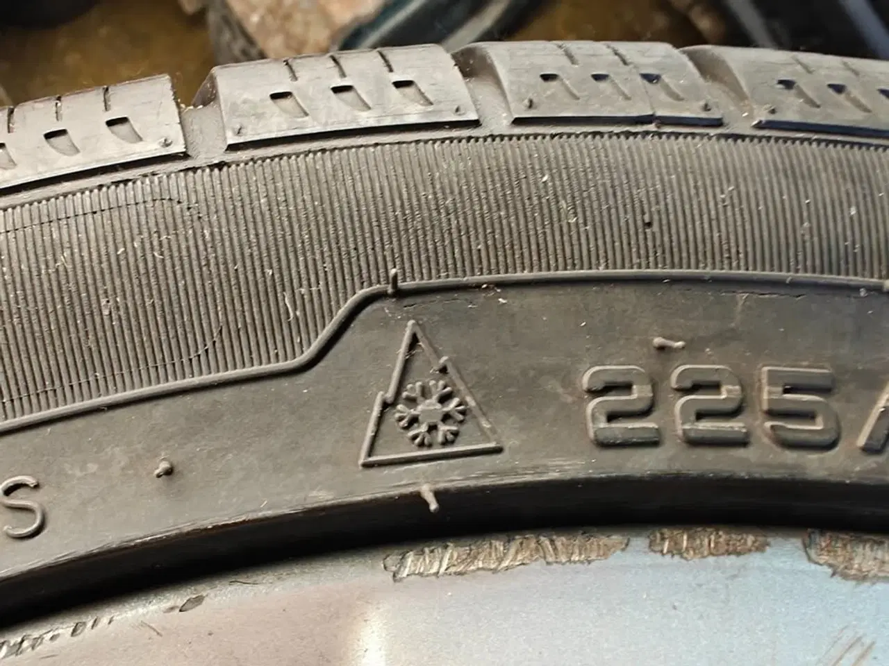 Billede 4 - Mercedes Alufælg 18" med helårsdæk