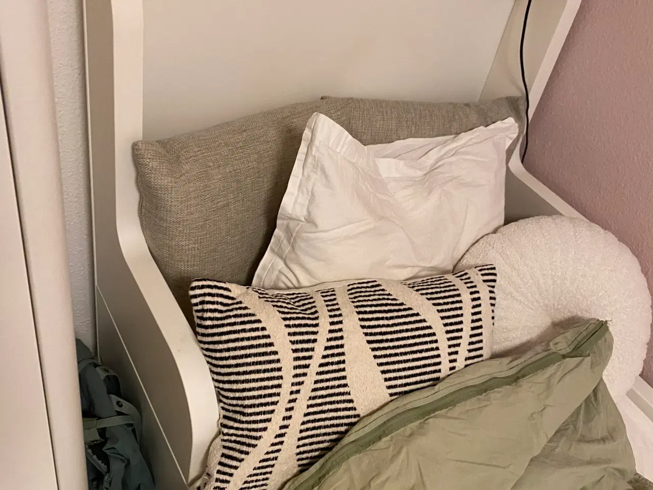 Billede 1 - Ikea Busunge udtræksseng gives væk.