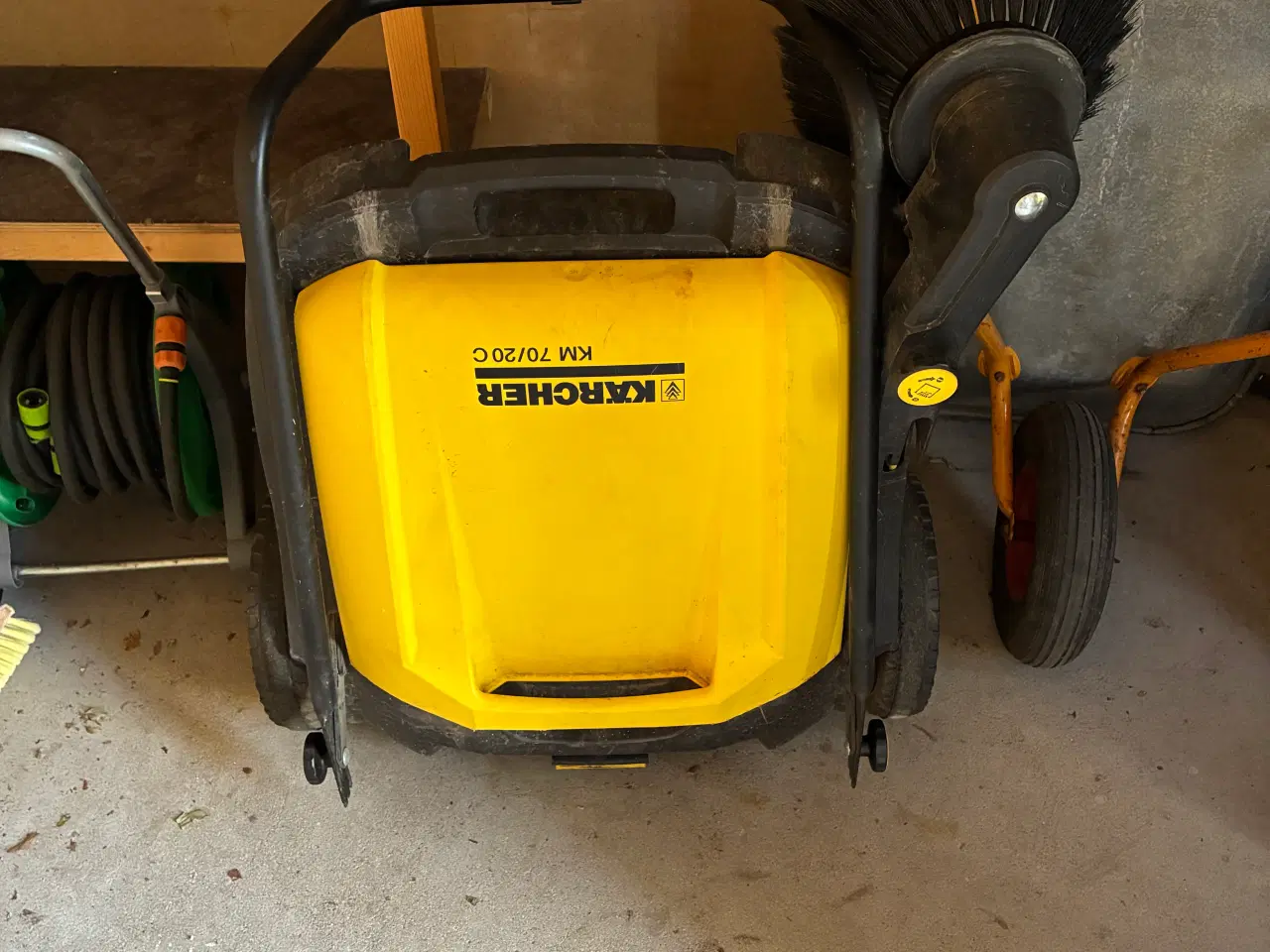Billede 2 - Fejemaskine karcher KM70/20C