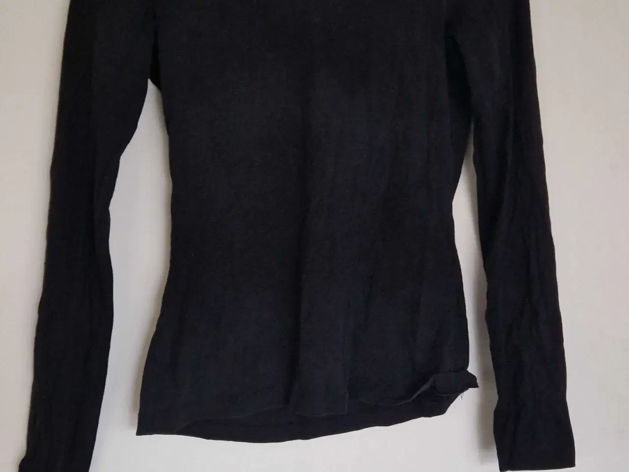 Billede 2 - Mørkeblå bluse med turtleneck 