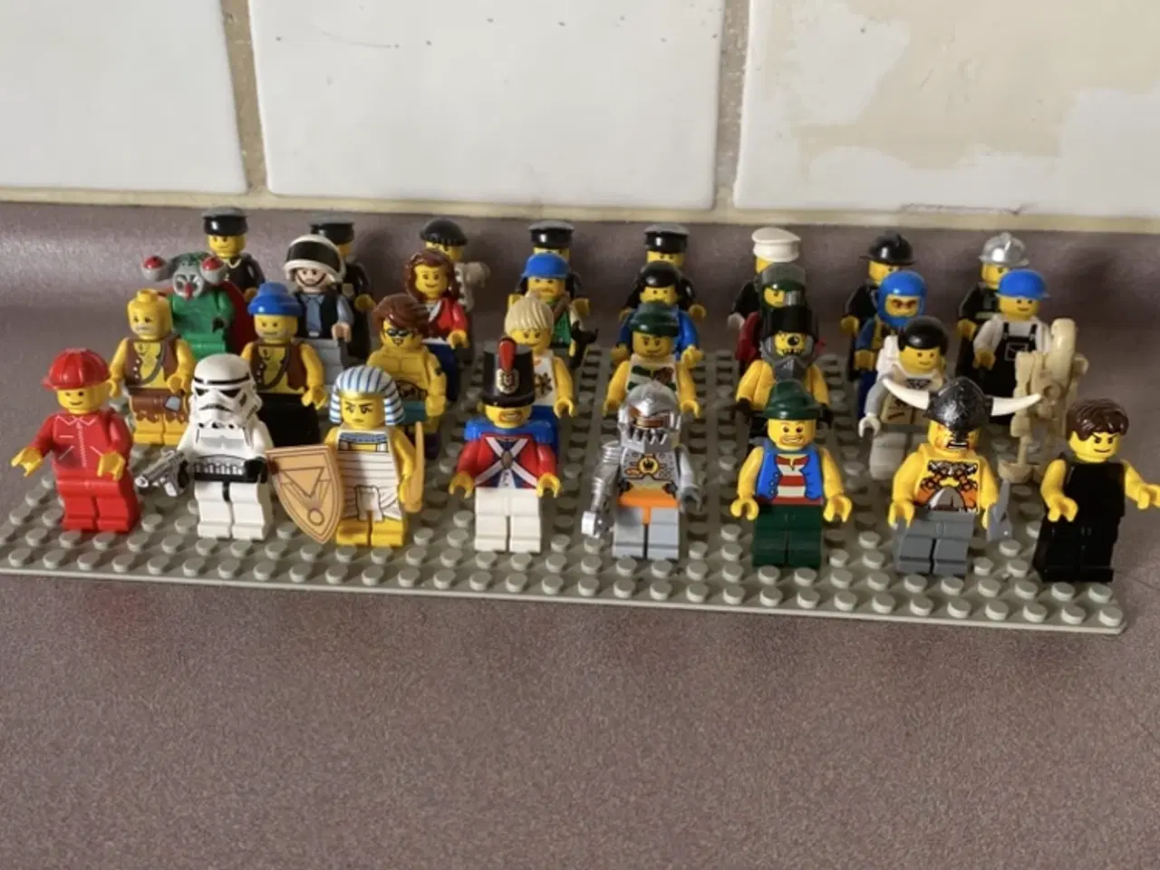Billede 1 - Ældre blandet Lego figurer sælges. 