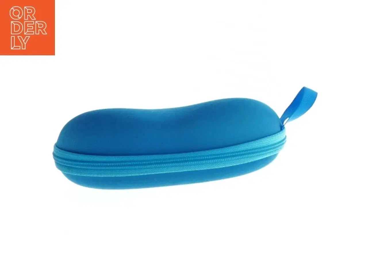 Billede 2 - Blå solbriller med etui fra Quechua (str. 13 cm)