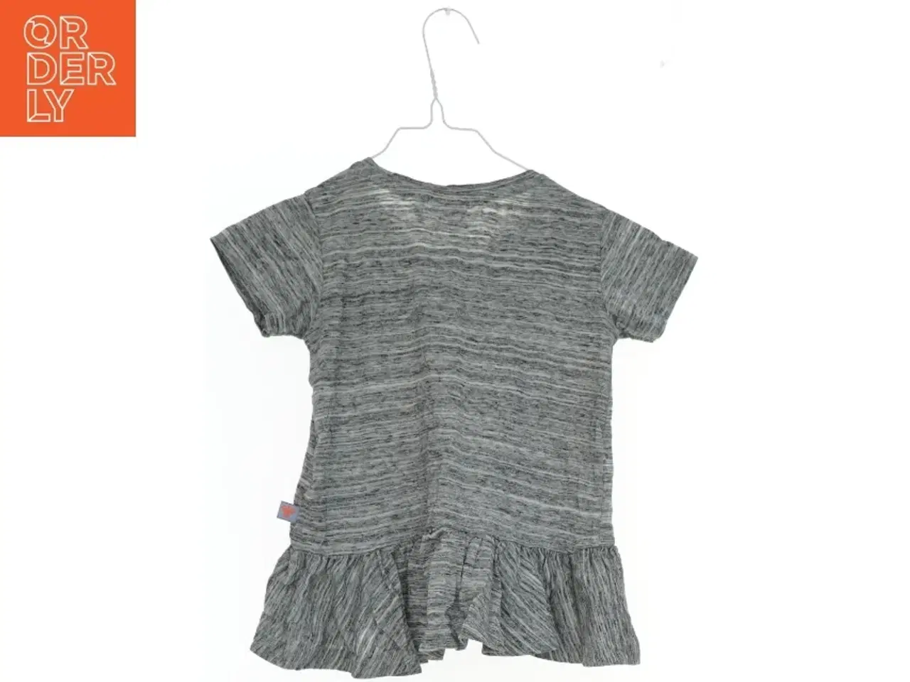 Billede 2 - Grå kortærmet T-shirt med flæsedetalje fra Hummel (str. 110)