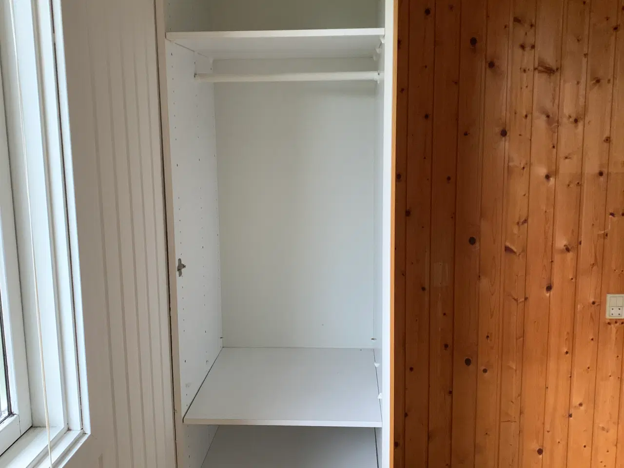 Billede 1 - indbygningsskabe til skabsvæg