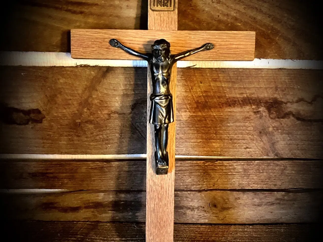 Billede 1 - * Jesus i bronze - på korset (13 cm)