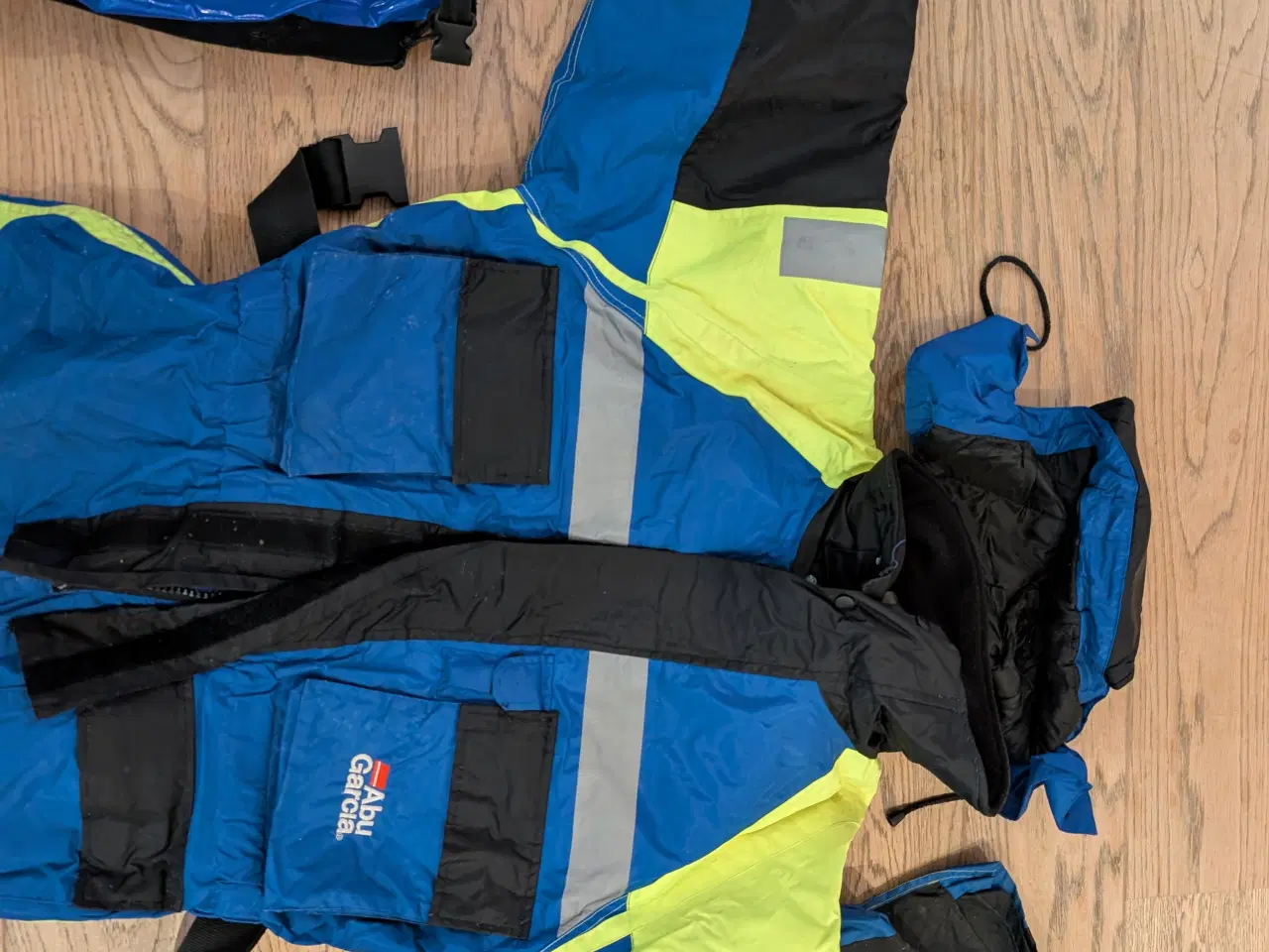 Billede 3 - flydedragt + vandtæt taske