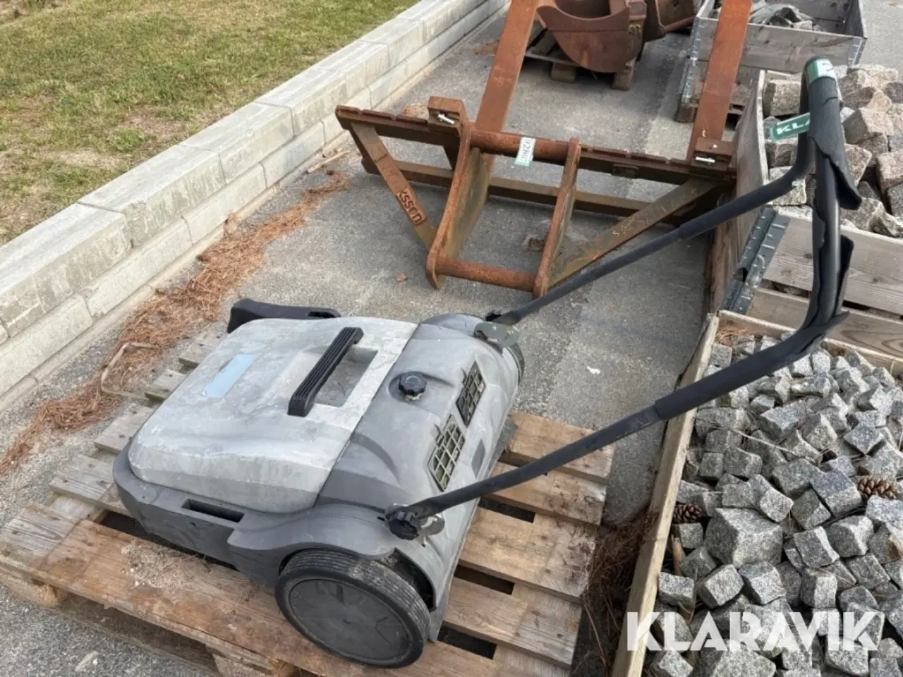 Billede 2 - Manuel fejemaskine