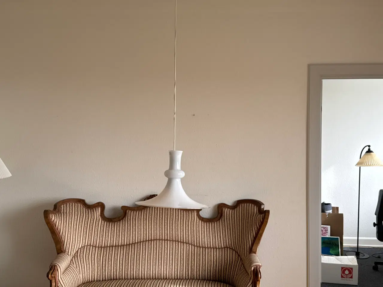 Billede 2 - Gamle møbler gives væk