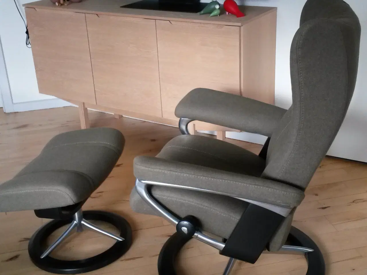 Billede 3 - som ny stressless wing med skammel i green stof.