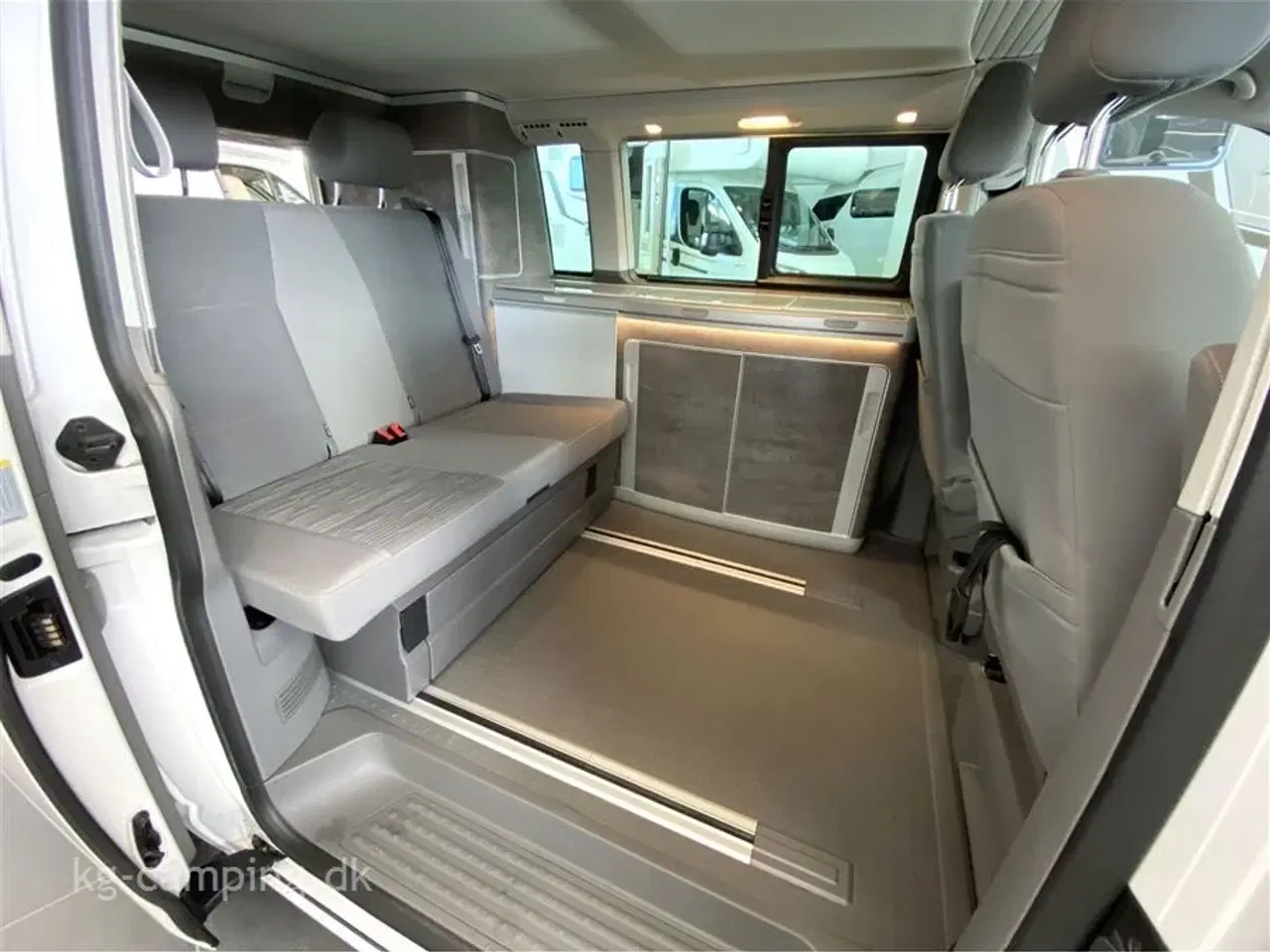 Billede 12 - 2021 - VW California Ocean 2.0 TDI 150 DSG   Super velholdt lille California van med DSG gear