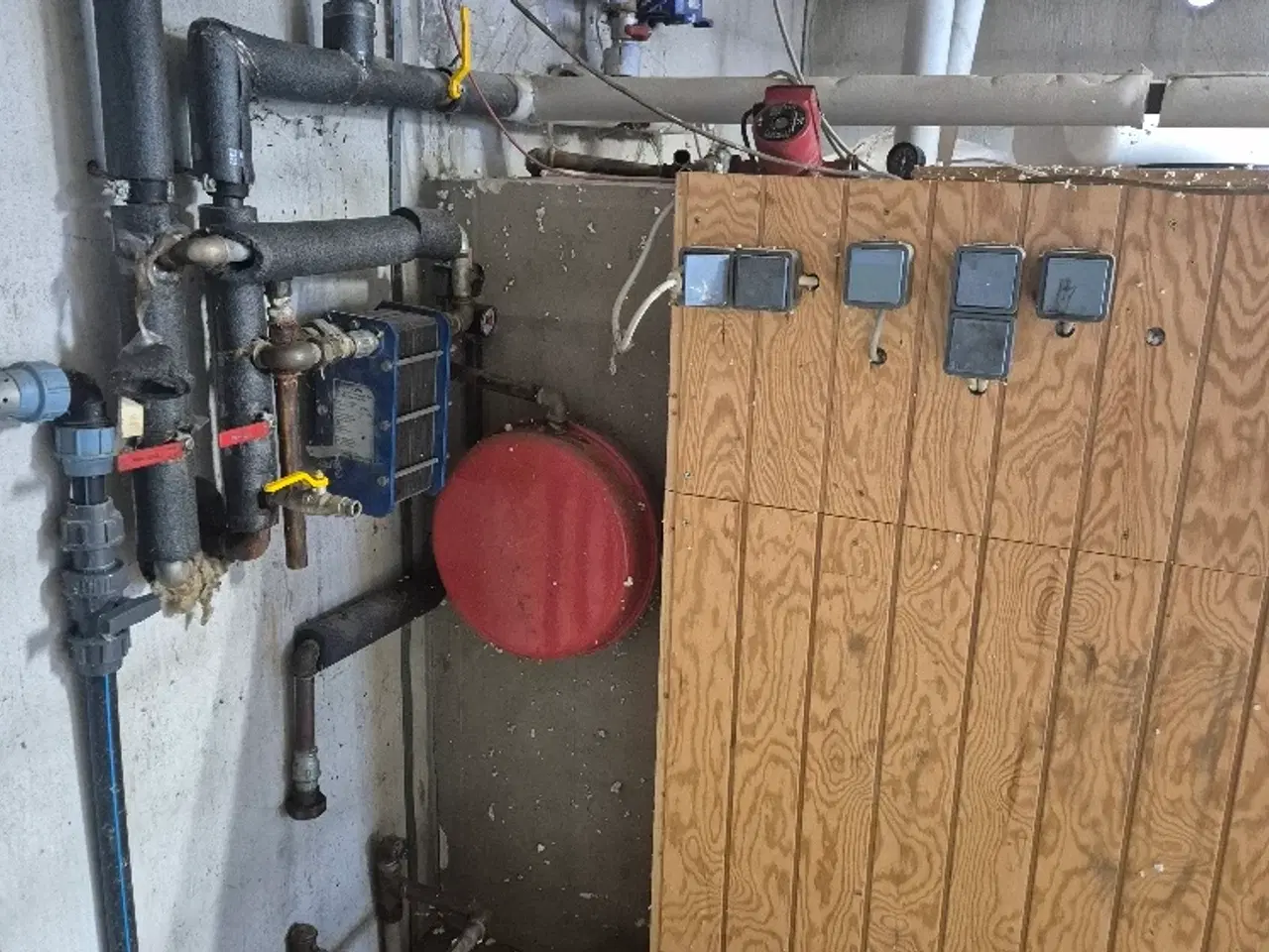 Billede 7 - Halmevarme med 3000 liters vandtank til gengæld