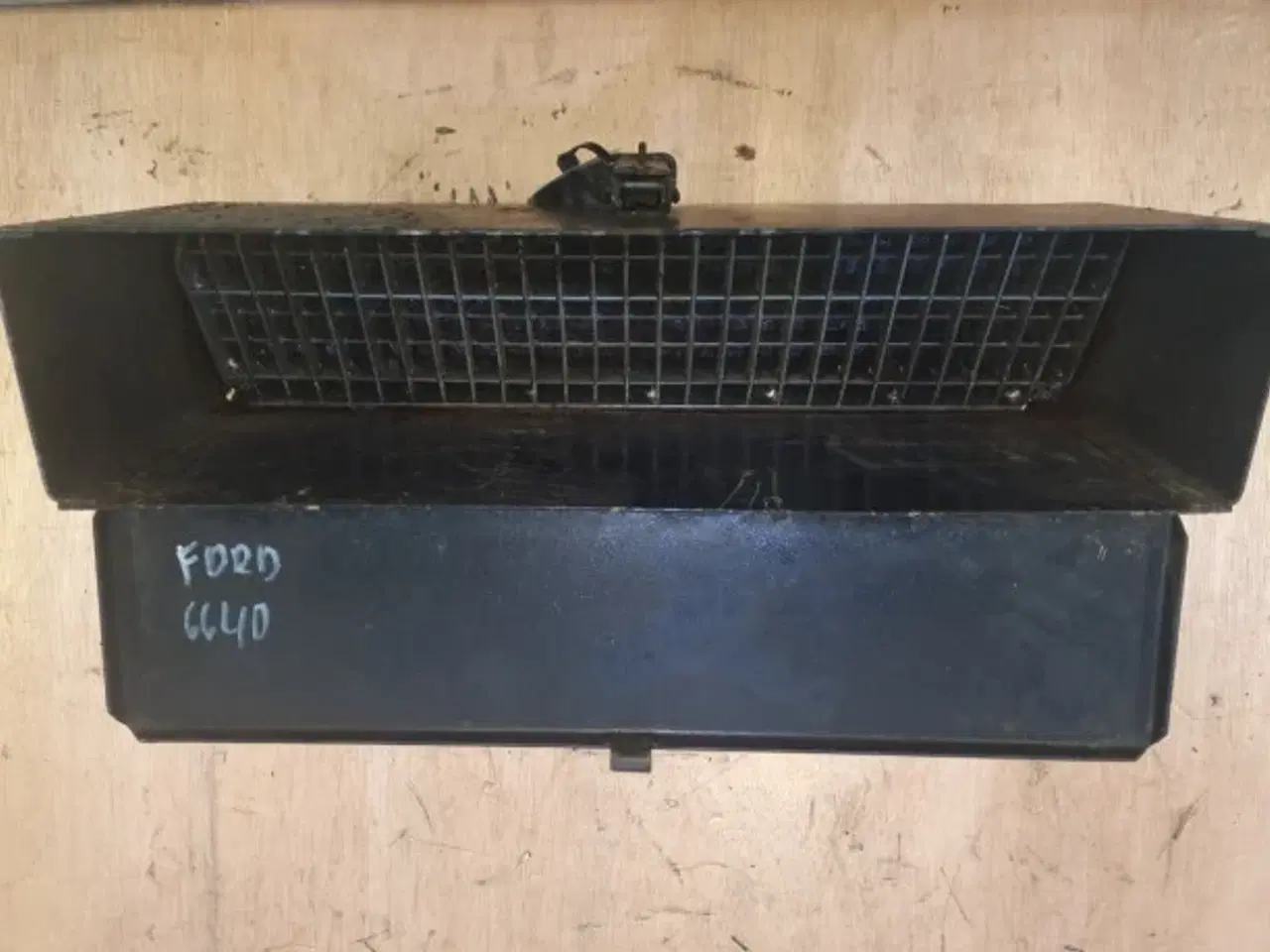 Billede 8 - Ford 6640 Værkktøjkasse F0NN17005AA11M