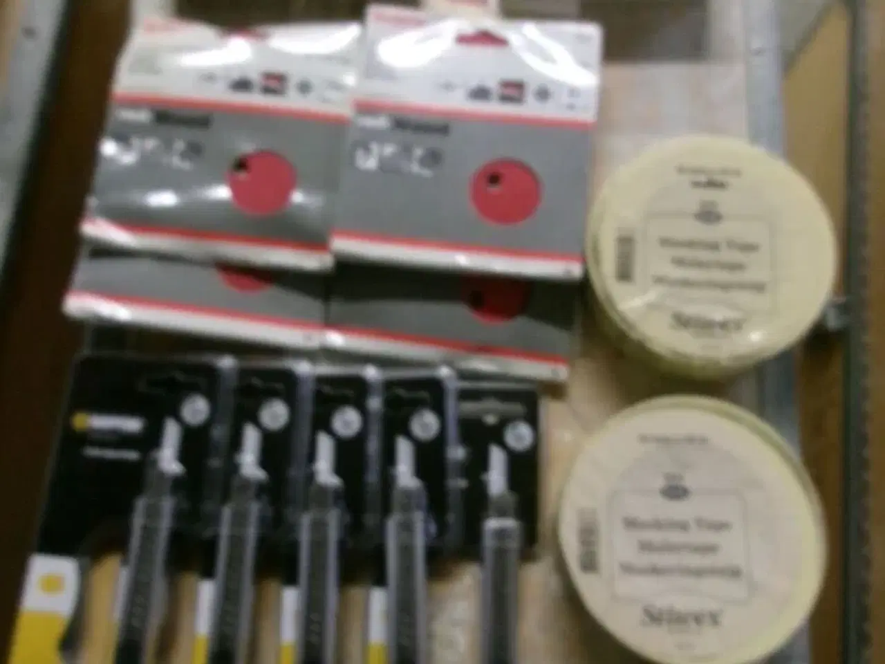 Billede 1 - Sandpapir, hobbyknive, maletape m.m.