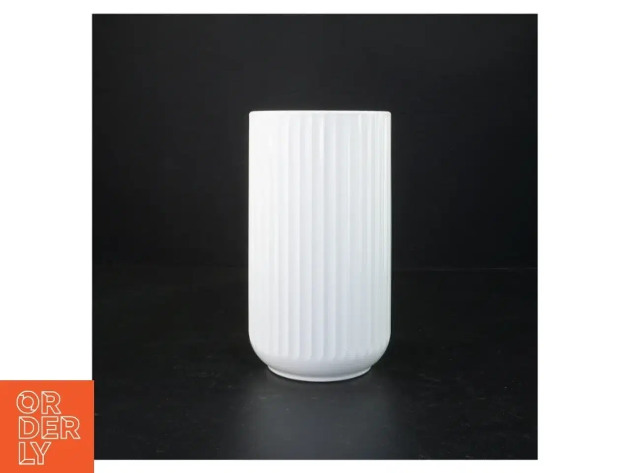 Billede 1 - Hvid vase (str. 20 x ø 11 cm)