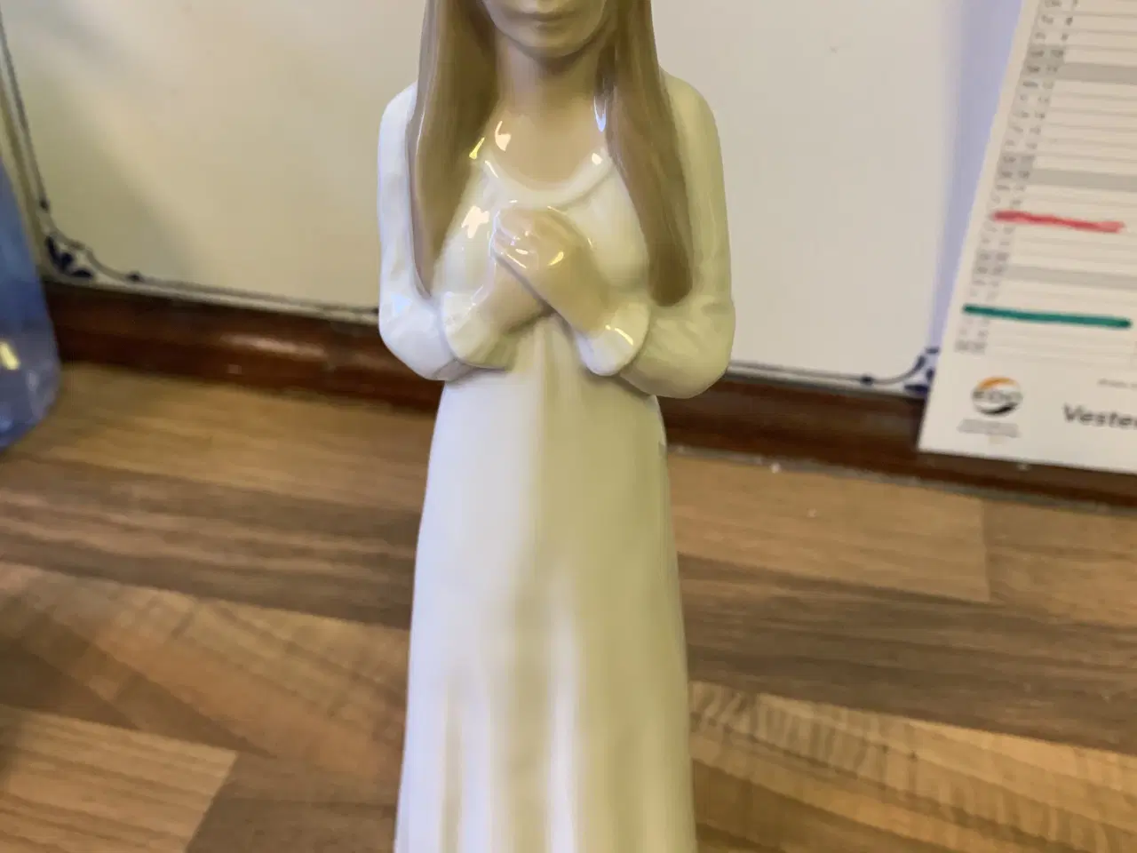 Billede 1 - Konfirmand kgl porcelæns figur