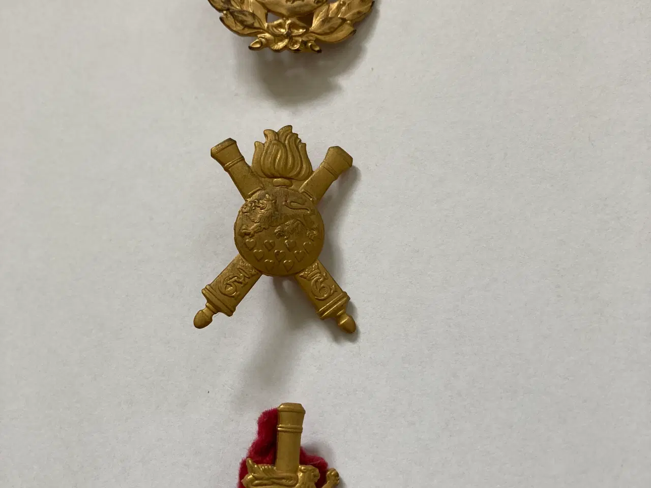 Billede 10 - Bowlerhat fra 1923 og emblemer