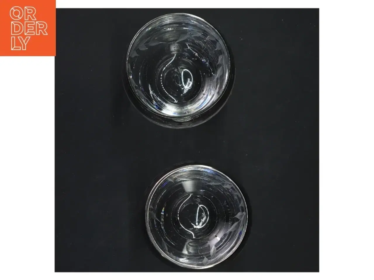 Billede 3 - To glas med dekoration (str. 9x8 cm)