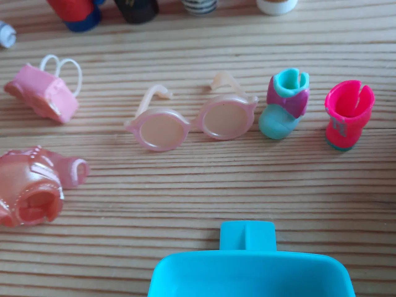 Billede 17 - LOL transporthus med figurer mm