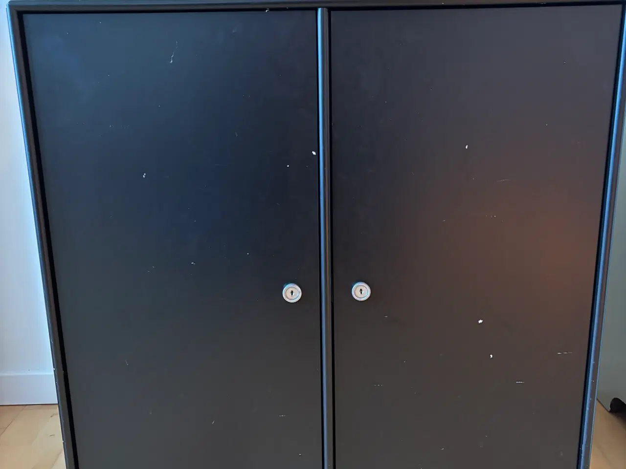 Billede 1 - Montana skab sort