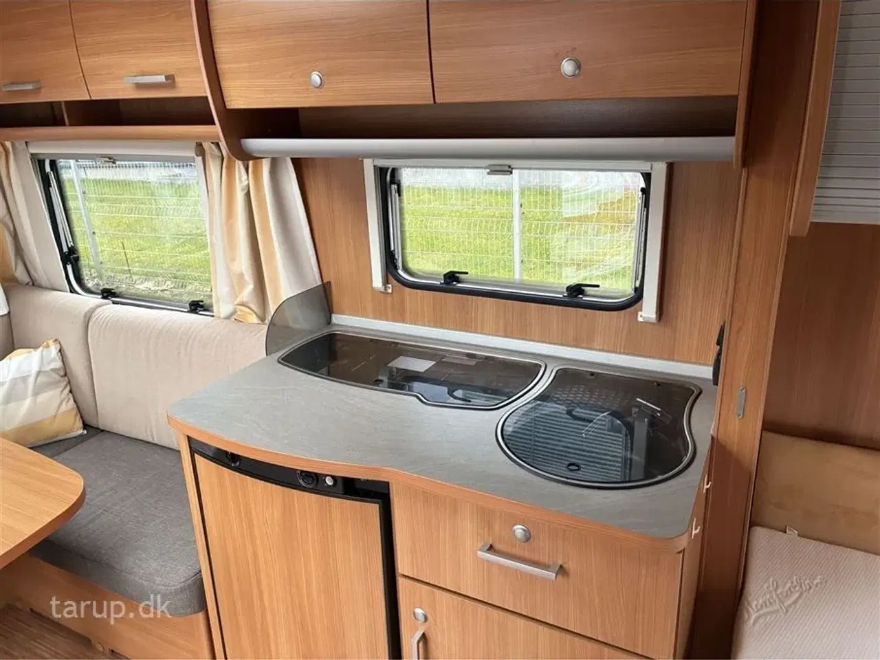 Billede 10 - 2013 - Knaus Sport 450 FU   Fast monteret Thule markise, rundsiddegruppe, mover, Isabella sunshine, stabilisator, aircondition, varmtvand, udvendigt gasudtag og EL.