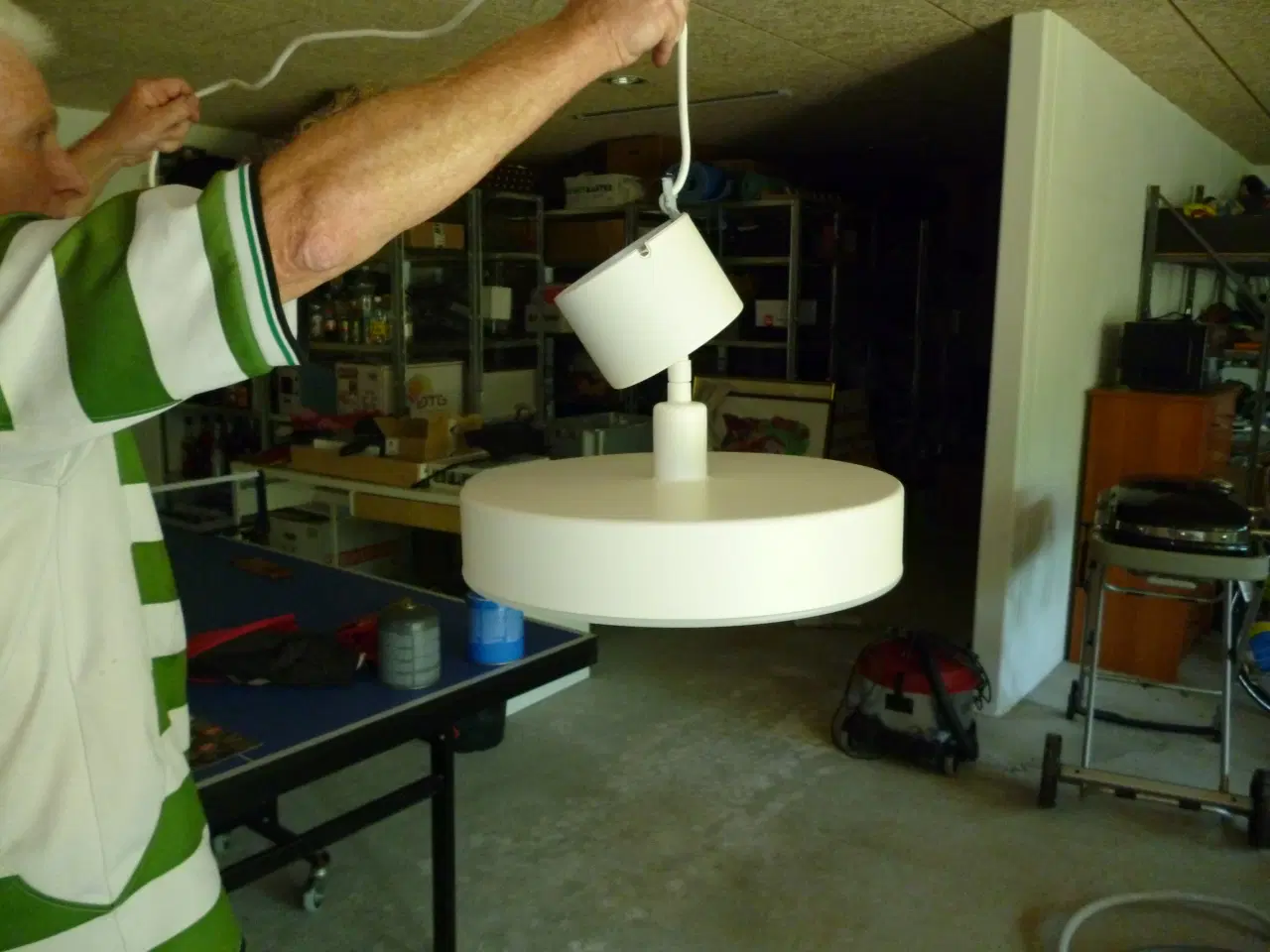 Billede 1 - Hvid flad loftlampe sælges pga. flytning.
