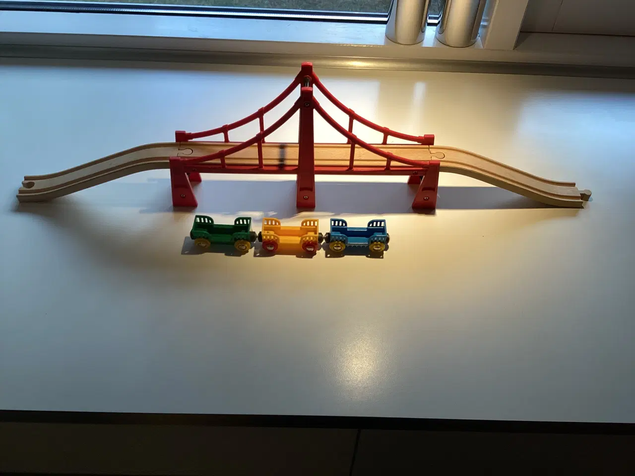 Billede 1 - BRIO hængebro inkl. 3 BRIO togvogne