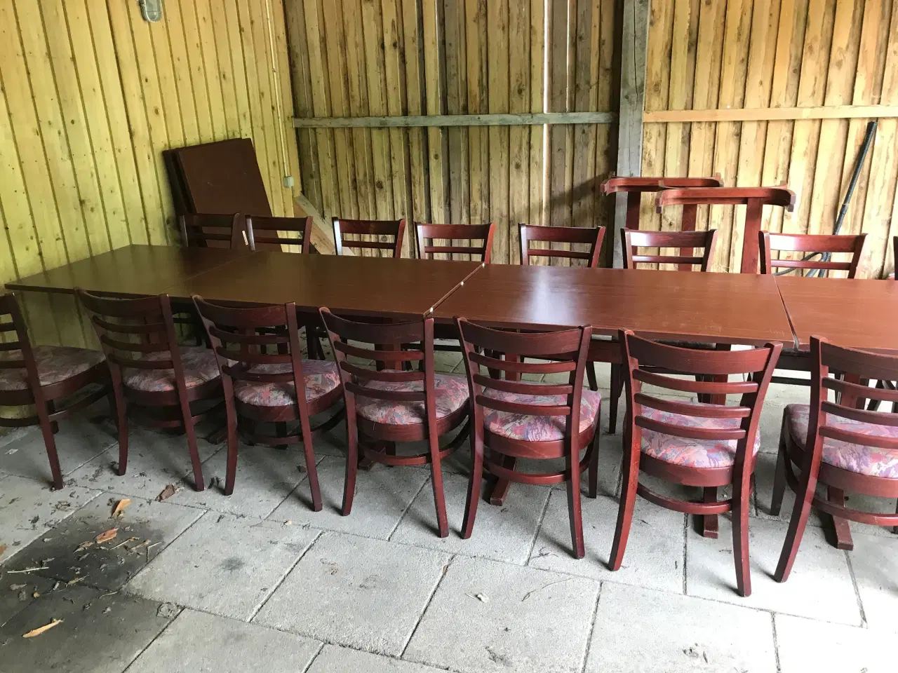 Billede 3 - Bord og 4 stole