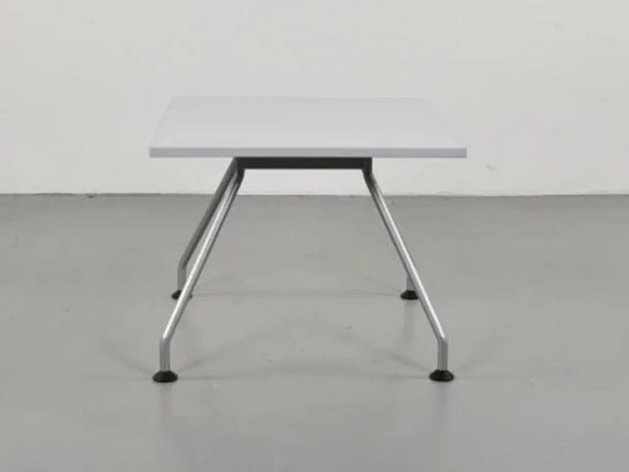 Billede 3 - Cafebord med plade i lysegrå og alu stel med fire fødder