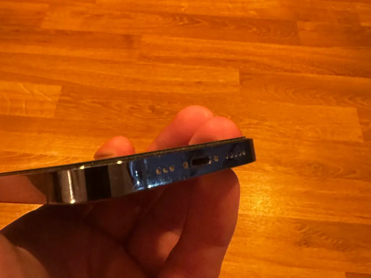 Billede 10 - iPhone 14 Pro 256 GB bagsiden defekt 