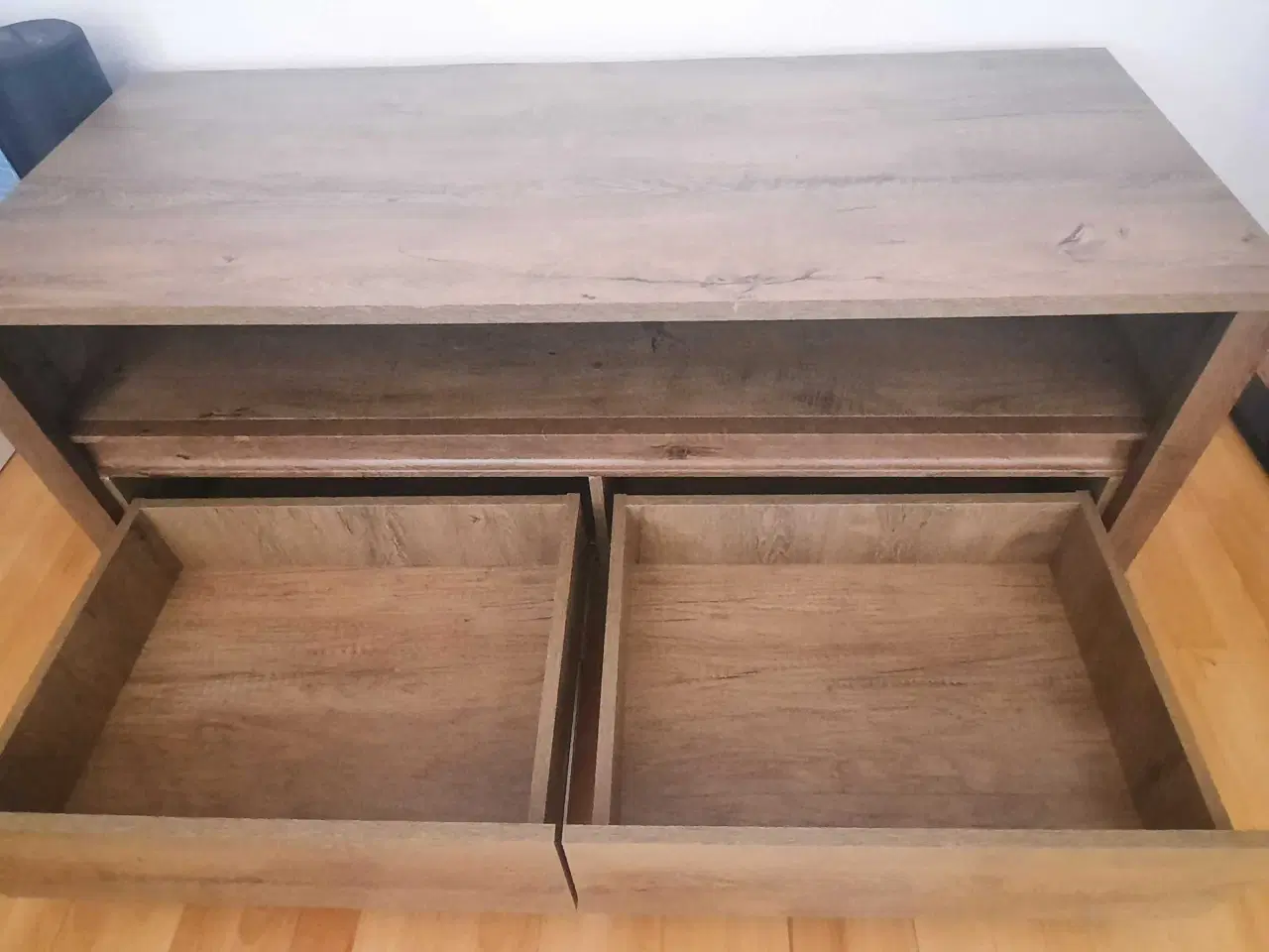 Billede 2 - Tv-bord med 2 skuffer