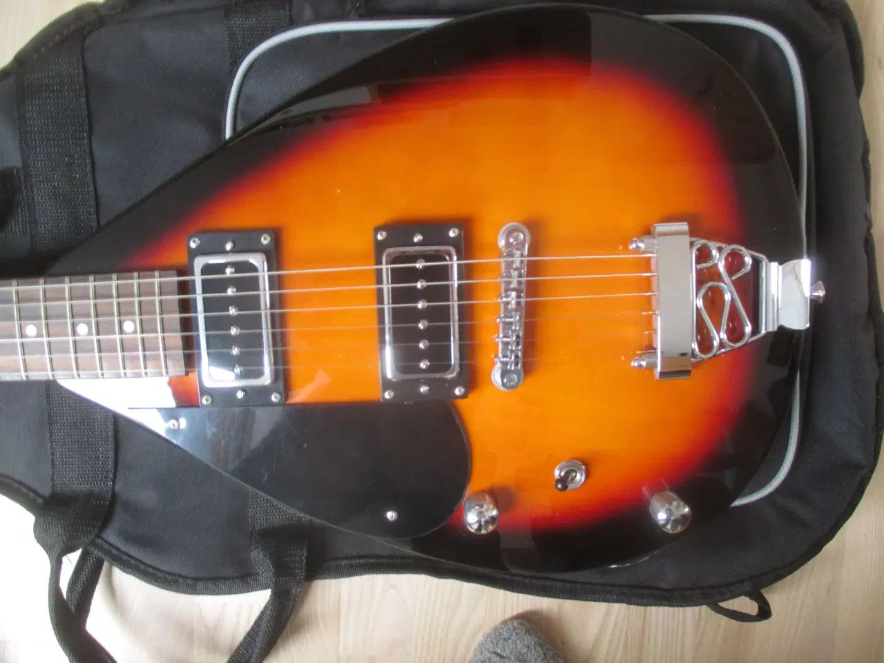 Billede 5 - Venstrehånds Starfire teardropguitar