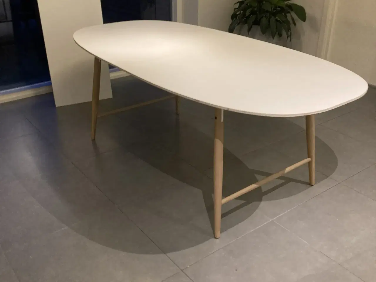 Billede 1 - Spisebord Helt nyt - laminat - uåbnet original emb